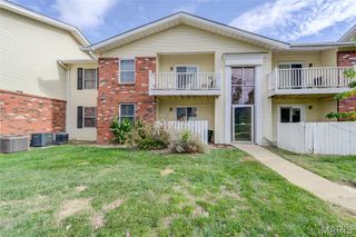 1460 Hawks Nest Court E, St Charles, MO 63303