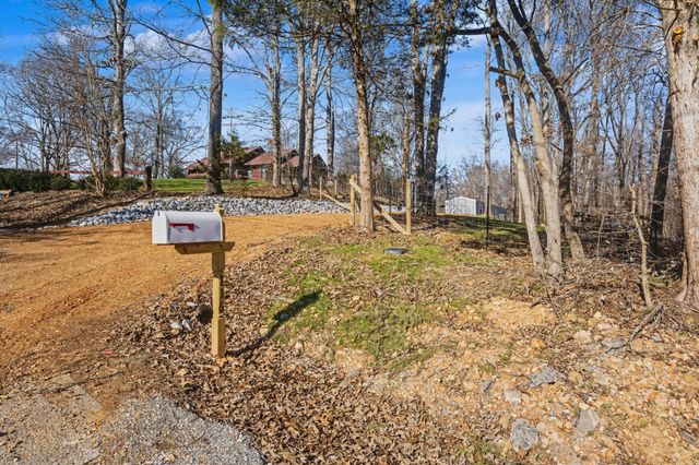 116 Lee Ln, Big Rock, TN 37023