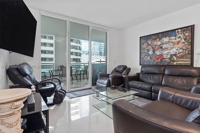 951 Brickell Ave 605, Miami, FL 33131