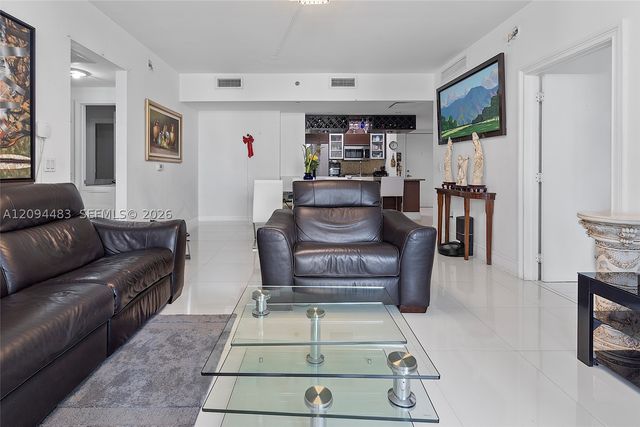 951 Brickell Ave 605, Miami, FL 33131