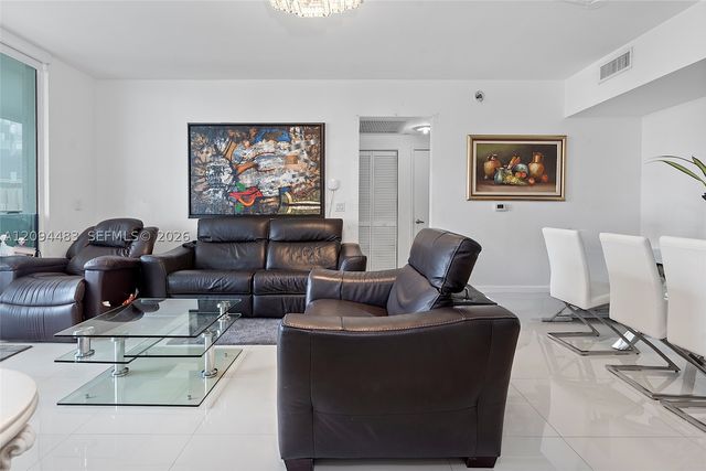 951 Brickell Ave 605, Miami, FL 33131