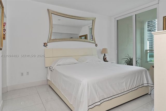 951 Brickell Ave 605, Miami, FL 33131