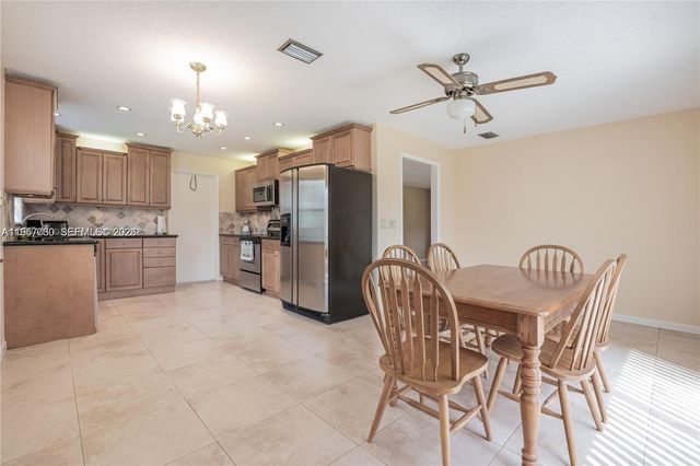 568 SW 169th Ter 568, Weston, FL 33326