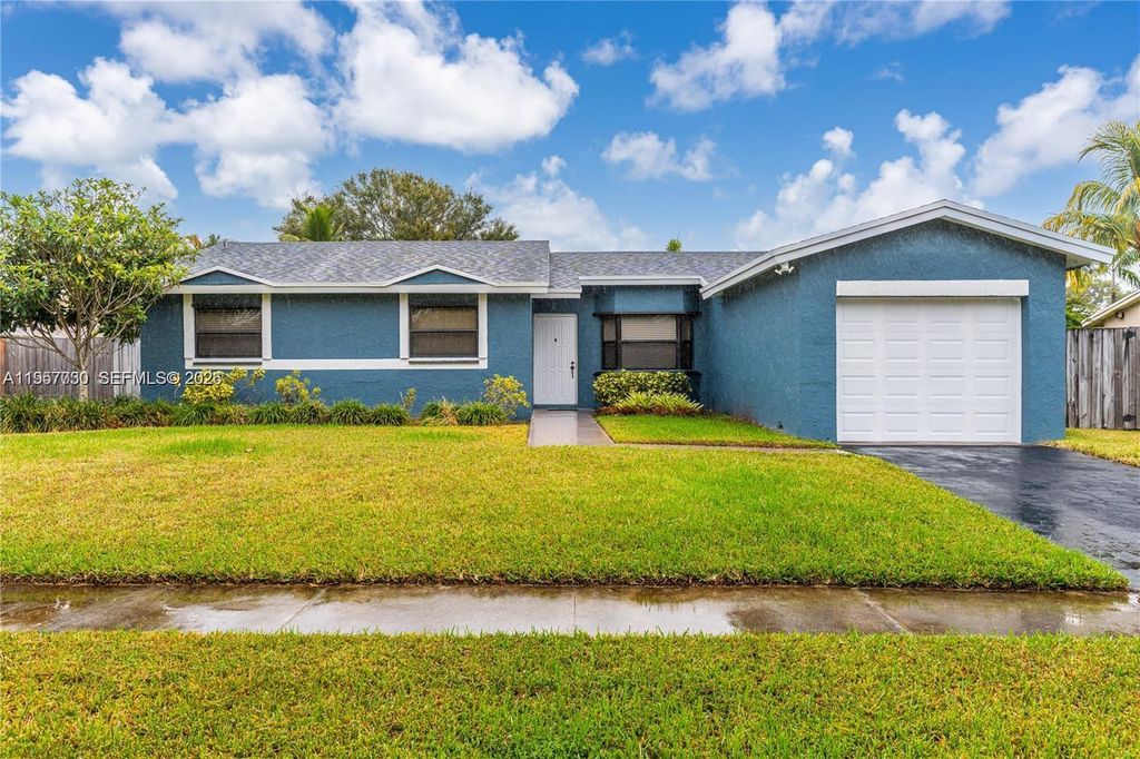 568 SW 169th Ter 568, Weston, FL 33326