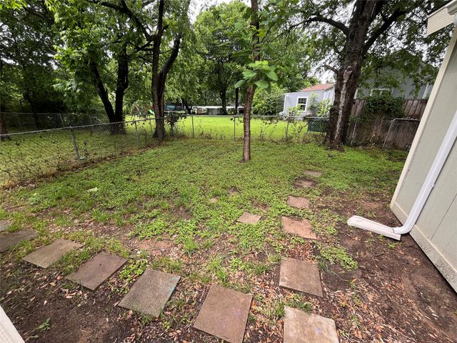 1201 Rose Garden Avenue, Dallas, TX 75217