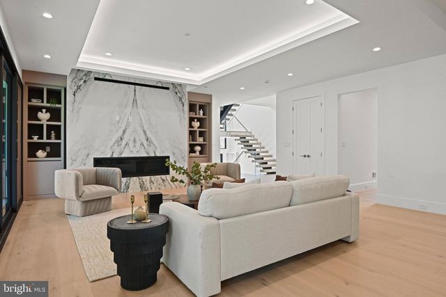 1451 COLA DR, Mclean, VA 22101