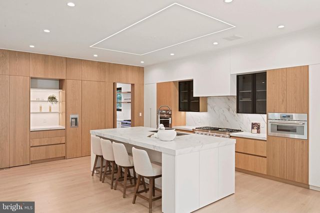 1451 COLA DR, Mclean, VA 22101