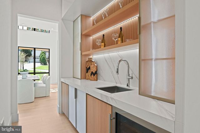 1451 COLA DR, Mclean, VA 22101