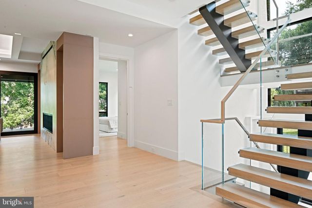 1451 COLA DR, Mclean, VA 22101