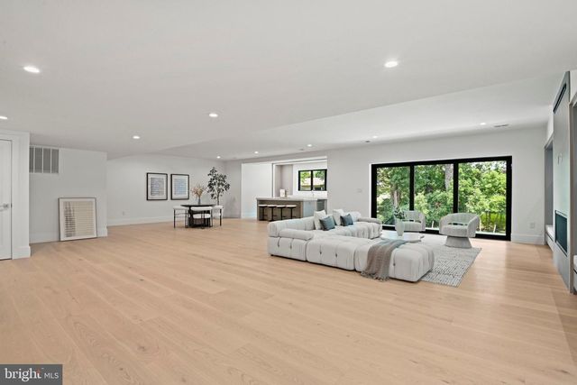 1451 COLA DR, Mclean, VA 22101