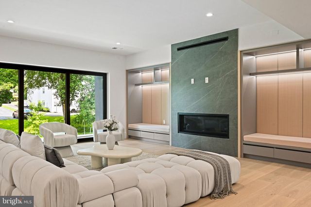 1451 COLA DR, Mclean, VA 22101