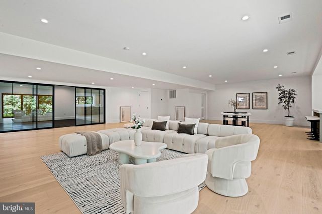 1451 COLA DR, Mclean, VA 22101