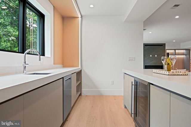 1451 COLA DR, Mclean, VA 22101