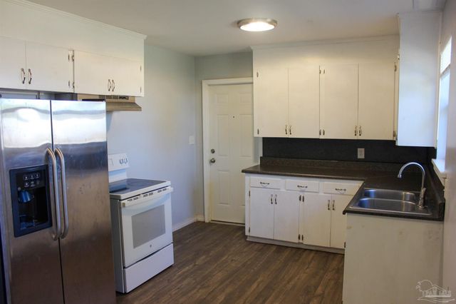 141 Holt St, Flomaton, AL 36441