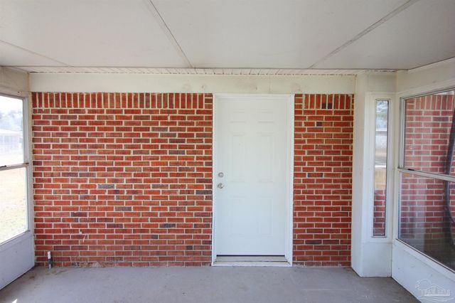 141 Holt St, Flomaton, AL 36441