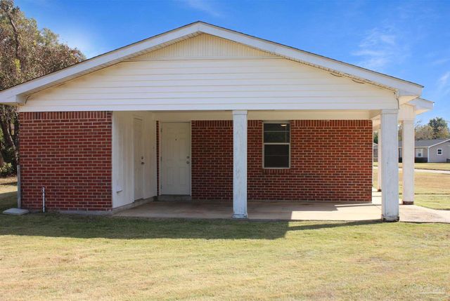 141 Holt St, Flomaton, AL 36441