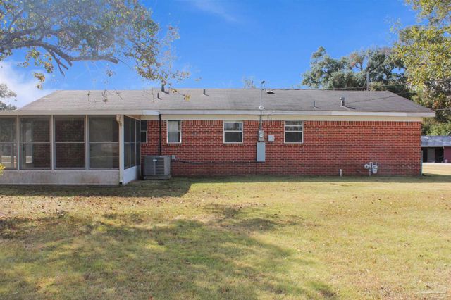 141 Holt St, Flomaton, AL 36441