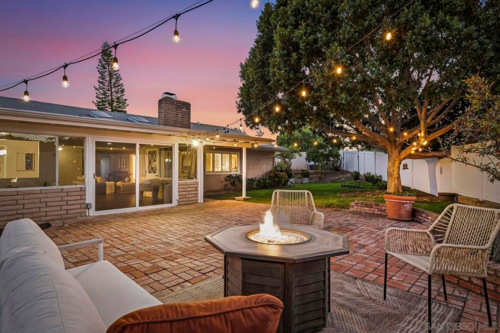 1350 La Mirada Way, Escondido, CA 92026