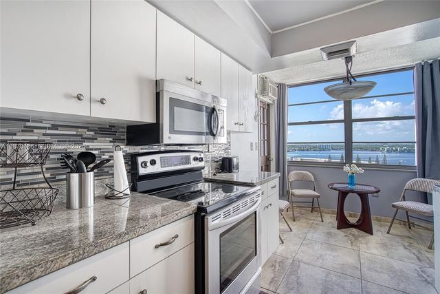 18021 Biscayne Boulevard 1604, Aventura, FL 33160