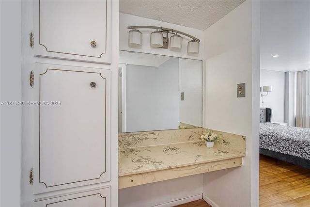18021 Biscayne Boulevard 1604, Aventura, FL 33160