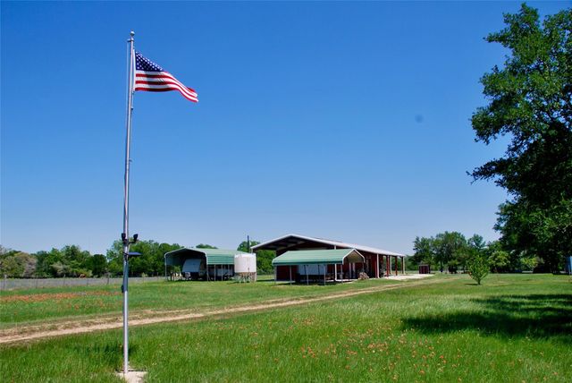 4255 Fm 957, Schulenburg, TX 78956