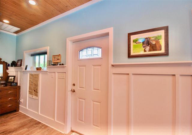 4255 Fm 957, Schulenburg, TX 78956