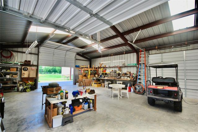 4255 Fm 957, Schulenburg, TX 78956