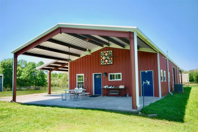 4255 Fm 957, Schulenburg, TX 78956