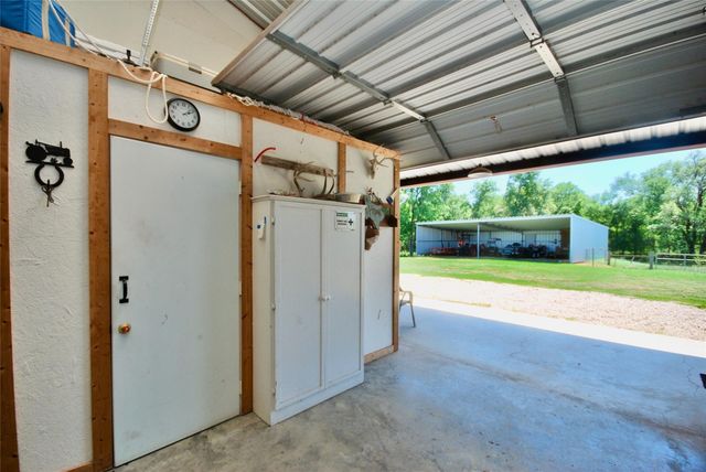 4255 Fm 957, Schulenburg, TX 78956