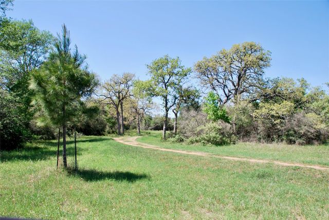 4255 Fm 957, Schulenburg, TX 78956