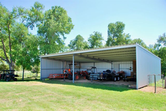 4255 Fm 957, Schulenburg, TX 78956