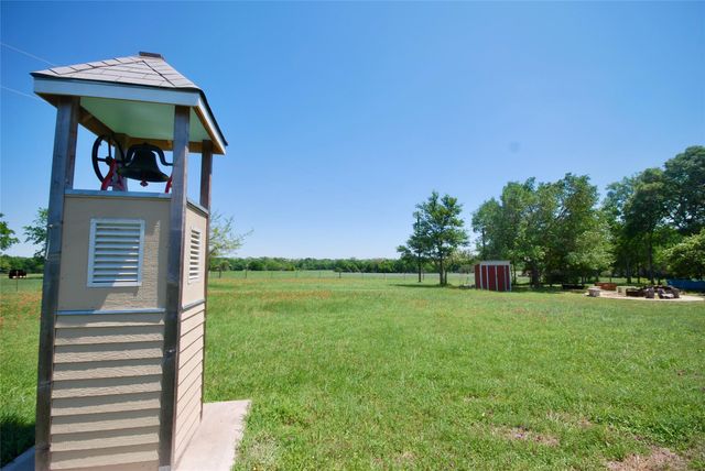 4255 Fm 957, Schulenburg, TX 78956