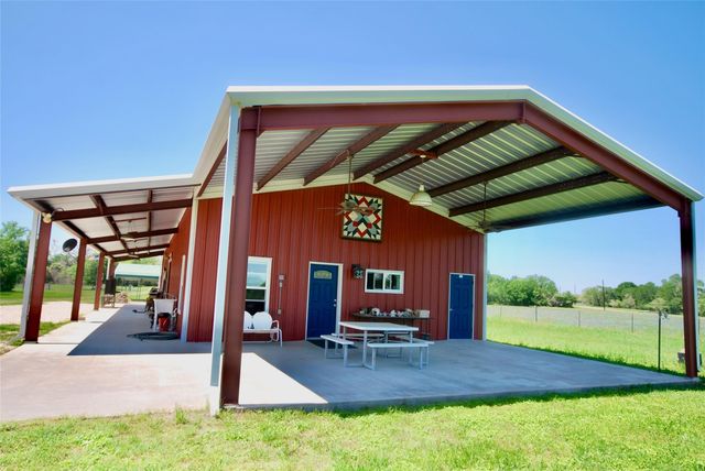 4255 Fm 957, Schulenburg, TX 78956