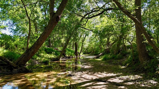 4255 Fm 957, Schulenburg, TX 78956