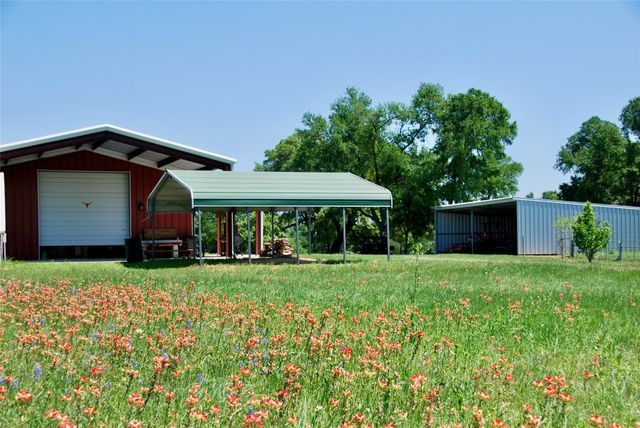 4255 Fm 957, Schulenburg, TX 78956