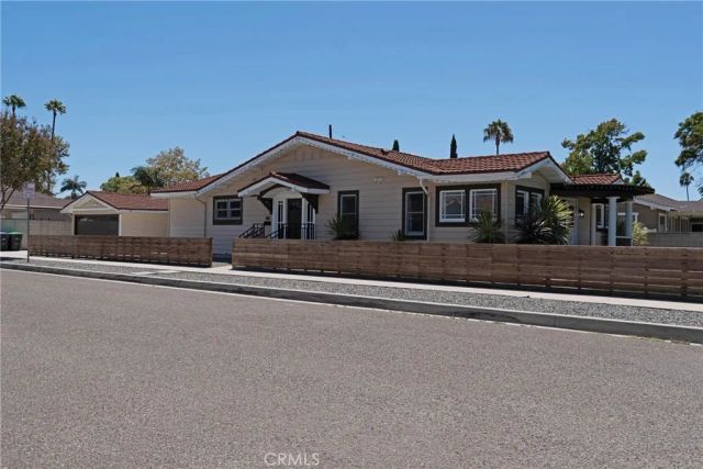 1104 W Palm Avenue, Orange, CA 92868