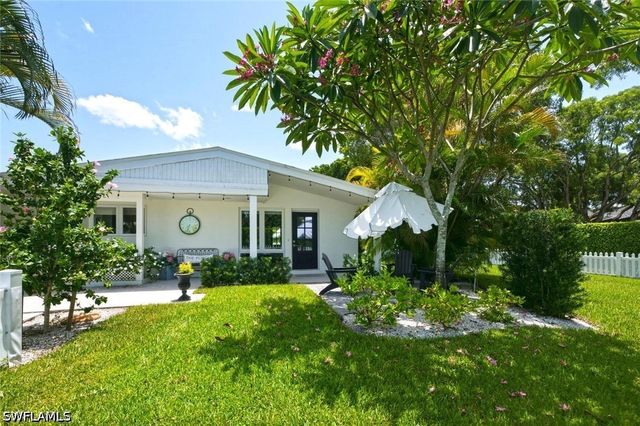 1216 10th ST N, Naples, FL 34102
