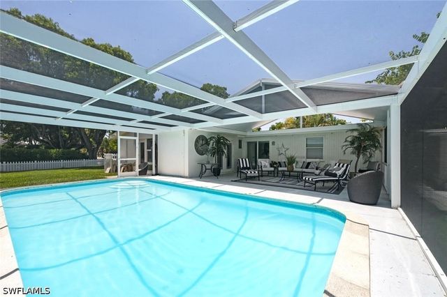 1216 10th ST N, Naples, FL 34102