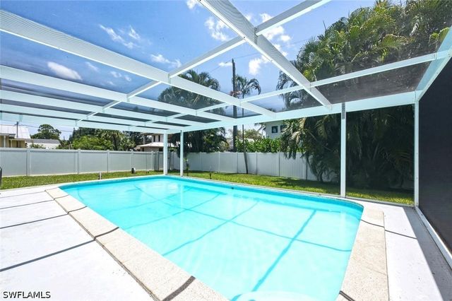 1216 10th ST N, Naples, FL 34102