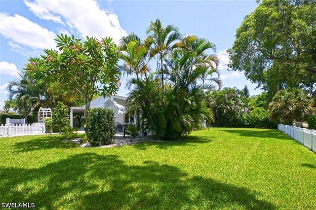 1216 10th ST N, Naples, FL 34102