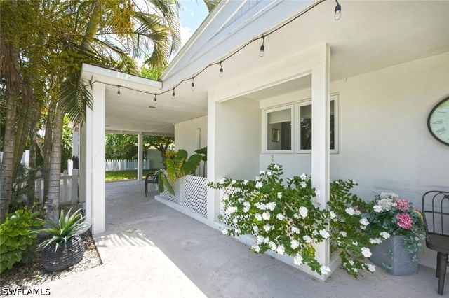 1216 10th ST N, Naples, FL 34102