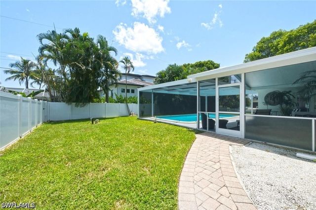 1216 10th ST N, Naples, FL 34102