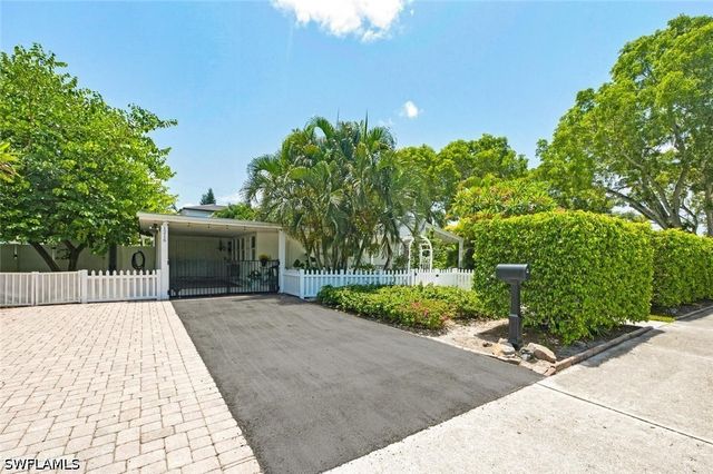 1216 10th ST N, Naples, FL 34102