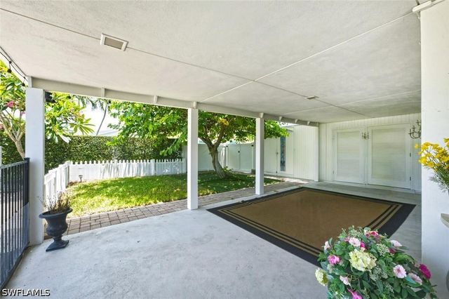 1216 10th ST N, Naples, FL 34102