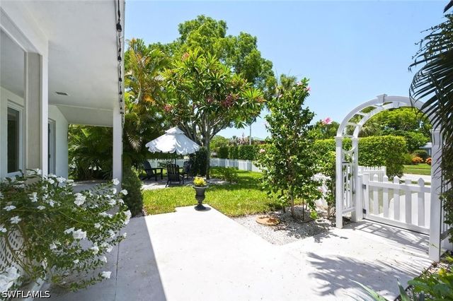 1216 10th ST N, Naples, FL 34102