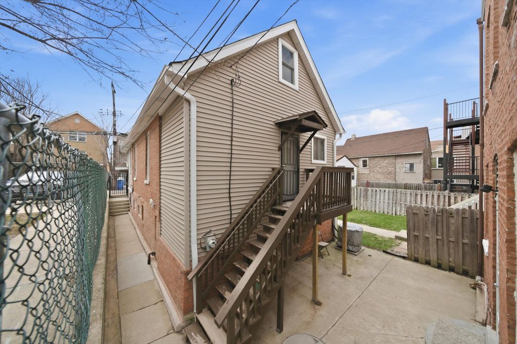 2125 W 18th Place 5, Chicago, IL 60608