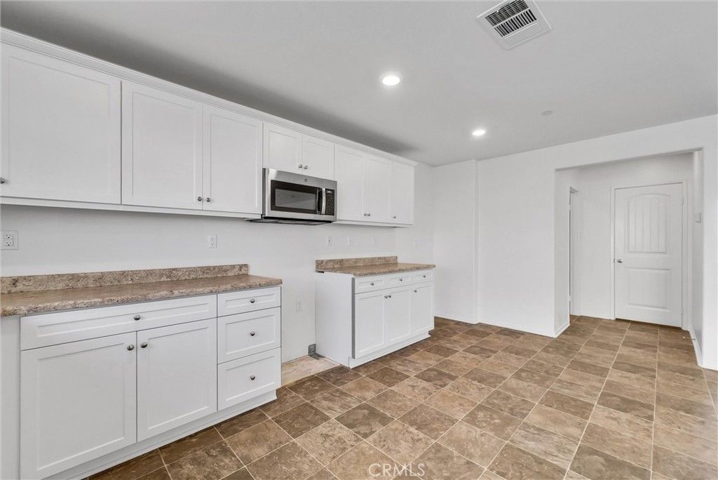 Image 11 of property listing at 29476 Canteen, Winchester, CA 92596