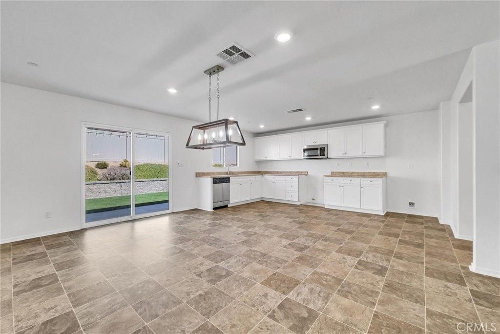 Image 6 of property listing at 29476 Canteen, Winchester, CA 92596