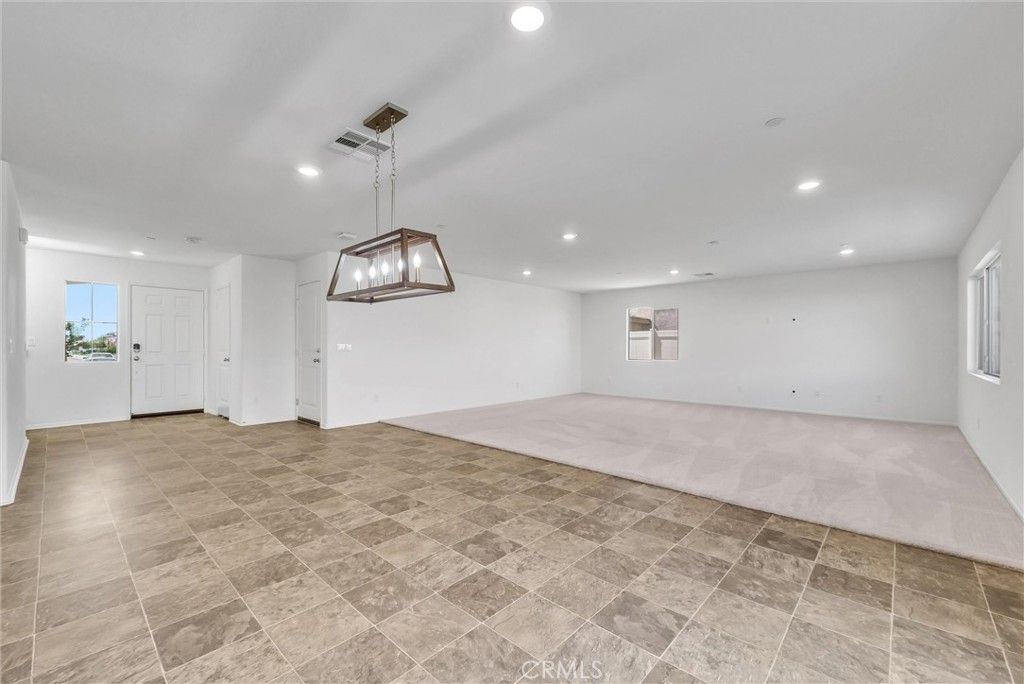 Image 7 of property listing at 29476 Canteen, Winchester, CA 92596