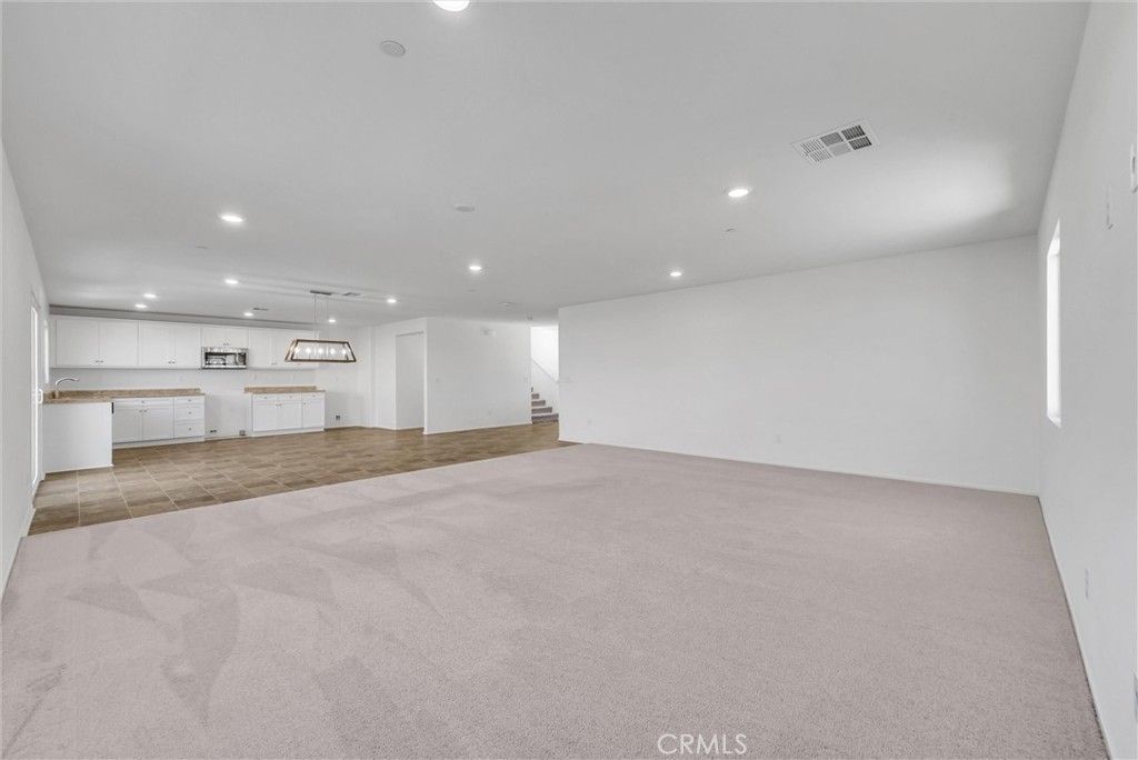 Image 9 of property listing at 29476 Canteen, Winchester, CA 92596